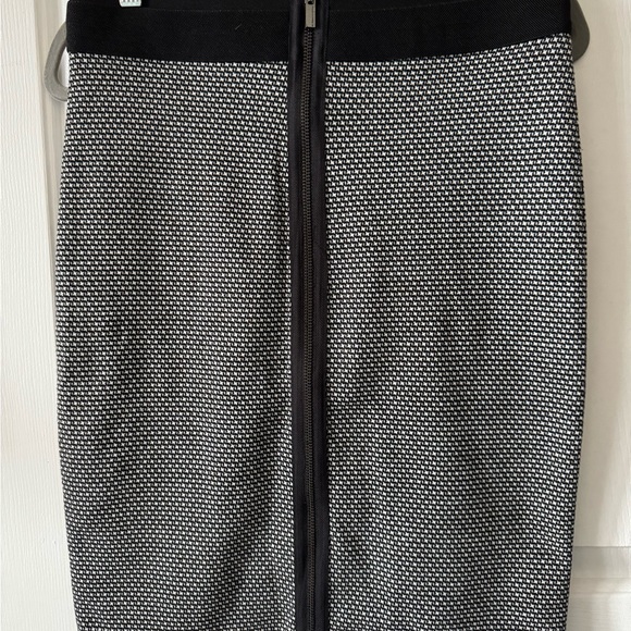 BCBG Max Azria, S, Black/White Skirt, decorative Black Elastic Waistband, NWOT - Picture 8 of 15